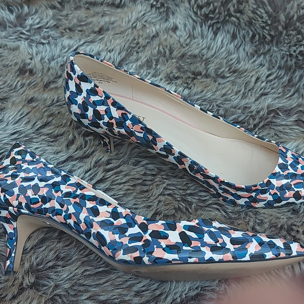 Shoes - Picture 2 of 4
